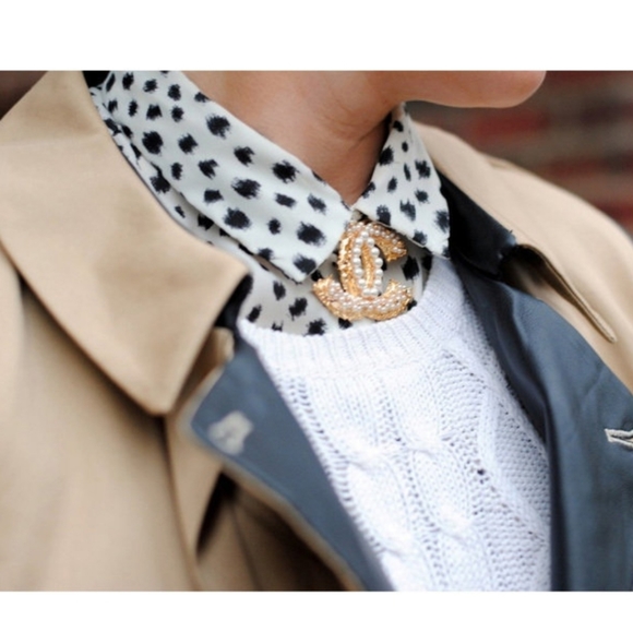 *SOLD* CHANEL Authentic NEW condition Brooch!! - Picture 8 of 12